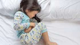 طبيبة الأطفال: إذا اُصيب الطفل بالديدان المعوية لازم العائلة كلها تشرب الدواء