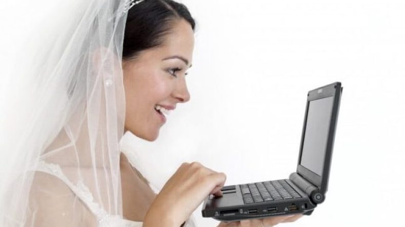 دراسة حديثة: زواج الإنترنت الذي يبدأ بـ«لايك» ينتهي في الغالب بالطلاق!