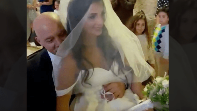 بالفيديو.. فنانة فلسطينية يزفها والدها على كرسي متحرك