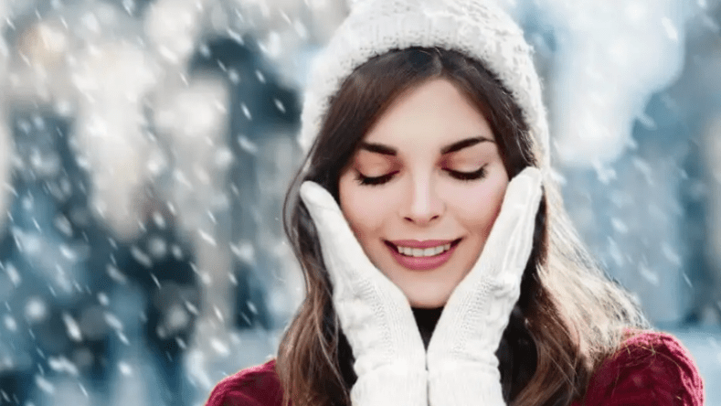 لماذا لا تشعر النساء اللواتي يرتدين ملابس قصيرة بالبرد؟