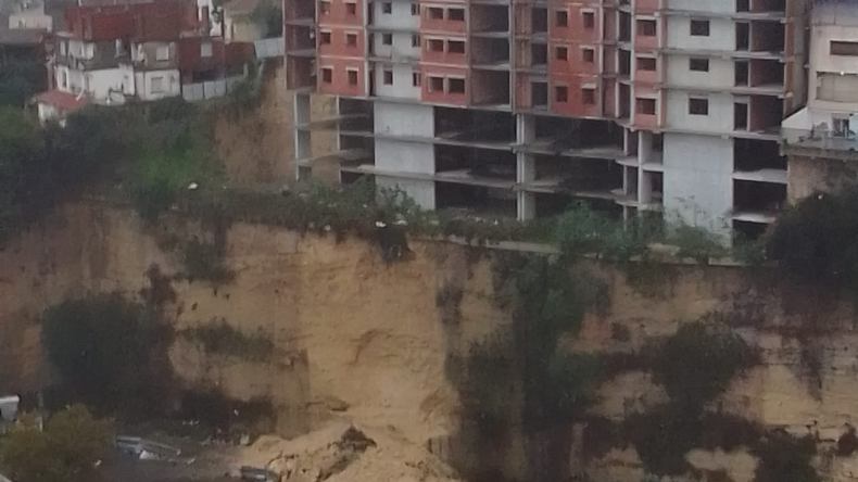 انجراف التربة بمحطة بئرمرادريس.. النيابة العامة تفتح تحقيقا في الحادث