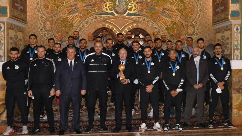 الرئيس تبون يستقبل المنتخب الوطني المحلي في قصر الشعب