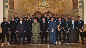 الرئيس تبون يستقبل أبطال العرب