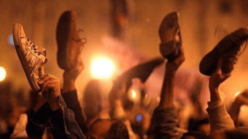 اضربوهم بالأحذية