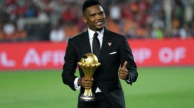 سامويل إيتو لماذا تقام بطولة أوروبا في الجائحة وتؤجل أمم إفريقيا