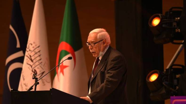 منح وسام العالم الجزائري للمؤرخ ناصر الدين سعيدوني