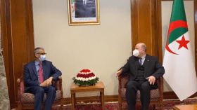 الوزير الأول يجري محادثات مع المدير العام لمنظمة “الألكسو”