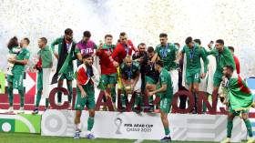 نادي برشلونة يهنئ أبطال العرب