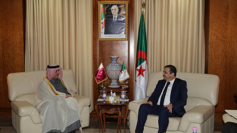 عرقاب يتباحث مع السفير القطري فرص التعاون الثنائي