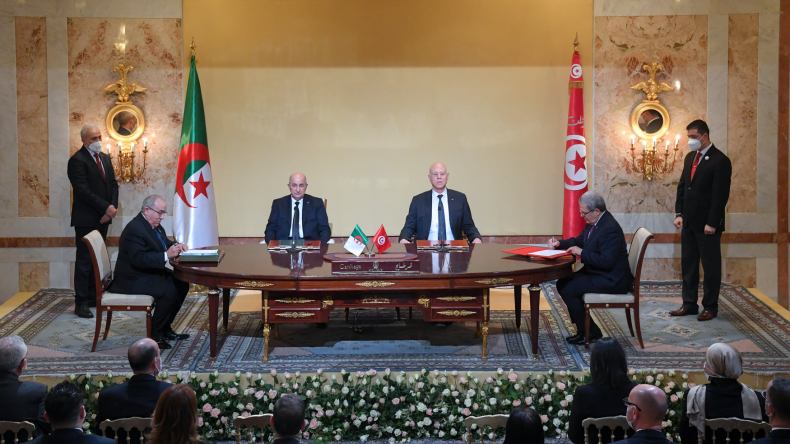 زيارة الرئيس تبون إلى تونس: وسام استحقاق و27 اتفاقية تعاون