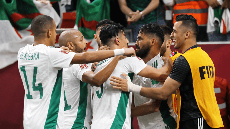 الجزائر بِاقتدار تعبر إلى النهائي العربي