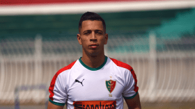 لاعب من المولودية فيه شيء من بلومي والإسباني “غورديو”