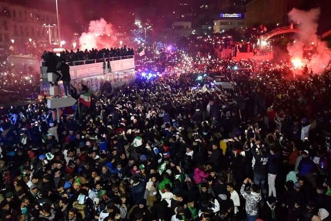 Arrivée triomphale de l’équipe nationale “A” à Alger