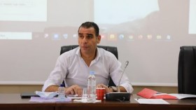 زطشي يُلمّع واجهة “دكّانه” في فرنسا