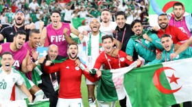 كبار المسؤولين يهنئون المنتخب الجزائري بالفوز على المغرب