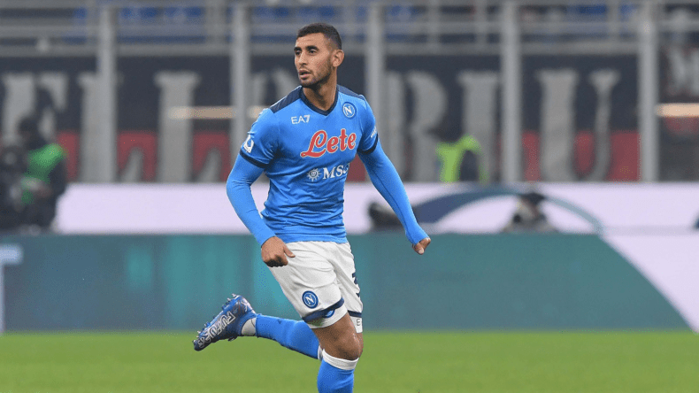 غلام في أمريكا يُتابع بطولة كرة السلة