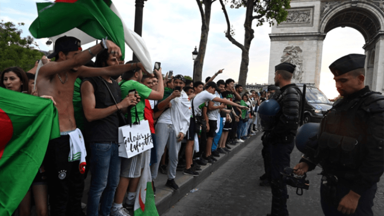 تحسبا لمقابلة الجزائر.. الشرطة الفرنسية تمنع التجمهر