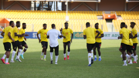 مُنافسا “الخضر” يكشفان عن قائمة اللاعبين