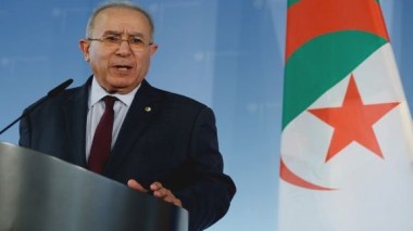 Lamamra reçoit le bouclier de la fidélité en tant que leader de la diplomatie algérienne