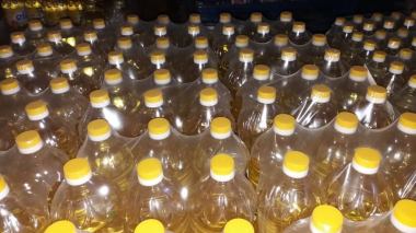 وزارة التجارة تقرر منع بيع زيت المائدة للقصر