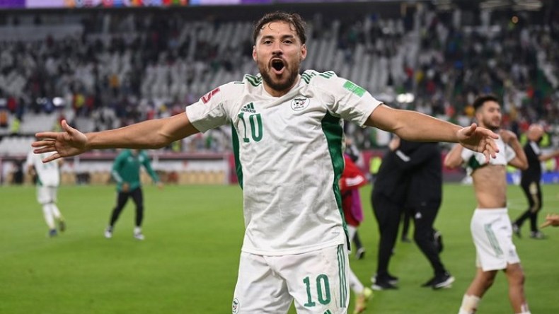 بلايلي سال لعابه وينتظر طبق الكسكسي بِالدجاج!