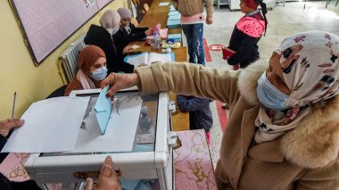 Le FLN confirme son statut de première force politique