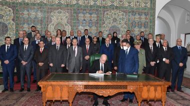 Le président Tebboune signe la Loi de finances 2022