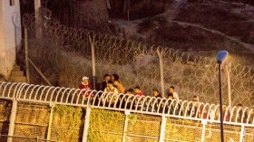 صحيفة اسبانية: شبان مغاربة يفرون نحو مليلية هروبا من الخدمة العسكرية