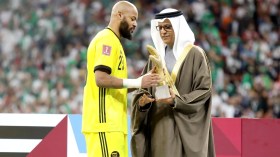 هذا هو سبب غياب مبولحي عن احتفالات الخضر بالجزائر