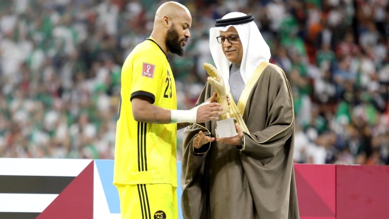 هذا هو سبب غياب مبولحي عن احتفالات الخضر بالجزائر