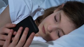 جزائريون ينامون 4 ساعات فقط بسبب الإنترنت والضجيج!