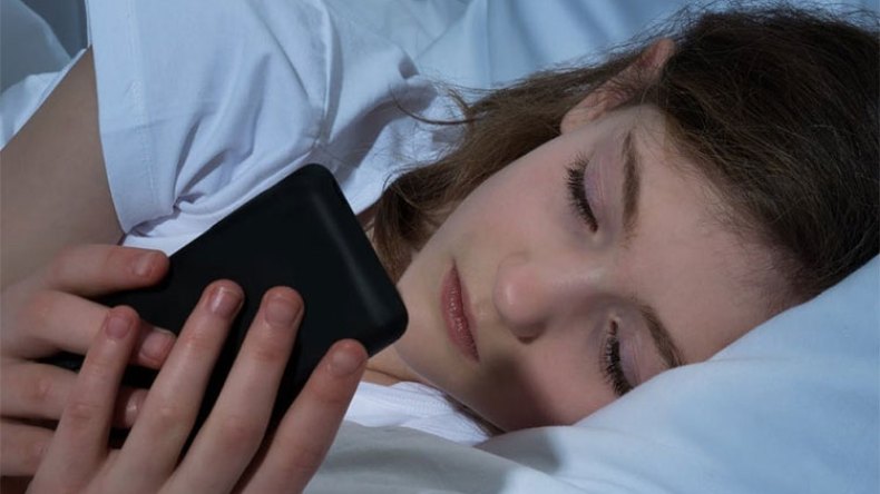 جزائريون ينامون 4 ساعات فقط بسبب الإنترنت والضجيج!