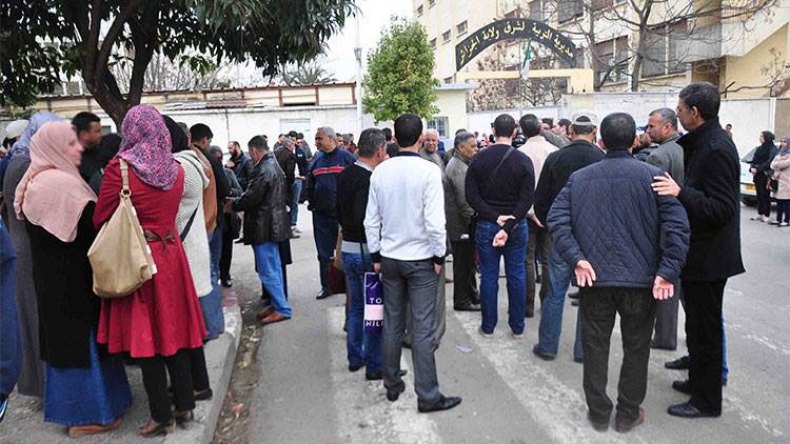 وقفة احتجاجية للأساتذة المتعاقدين الأحد