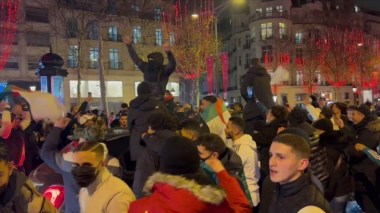 Liesses a Paris: Maine Le Pen menace les Algériens