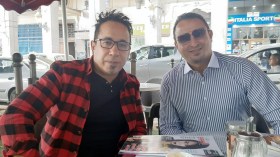 الفنان شمعة تحترق لتدخل الفرحة على نفوس الجمهور