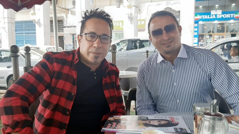 الفنان شمعة تحترق لتدخل الفرحة على نفوس الجمهور