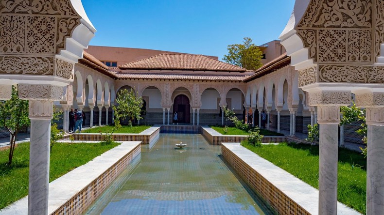 قطعة من الأندلس في تلمسان.. سر شجرة الفضة وطيورها المغردة بالريح