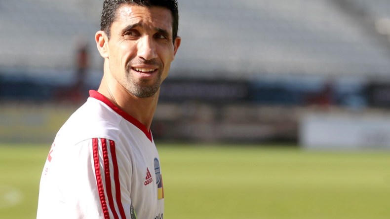 لهذه الأسباب غادر أكرور الخضر سنة 2004