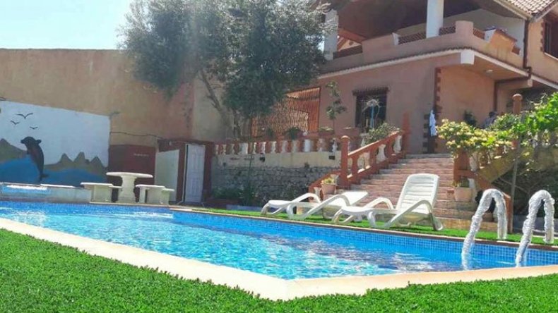 فيلات فاخرة تُشهر لحفلات رأس السنة الميلادية عبر الفايس بوك
