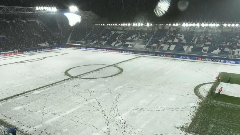 بِالفيديو: فريق “ماندي” لن يلعب بِسبب الثلوج