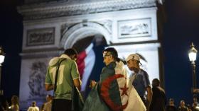 نحن في فرنسا وليس في الجزائر.. هذه حقيقة تصريحات سيدة باريسية حول الاحتفالات