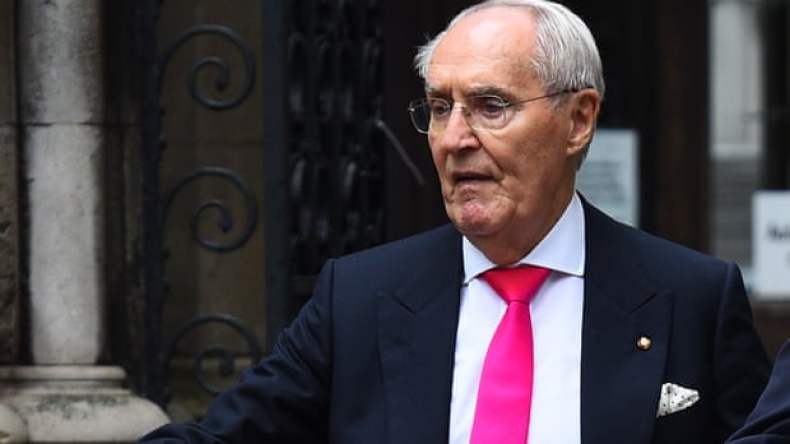 بسبب طليقته… مالك صحيفة شهيرة يواجه السجن!