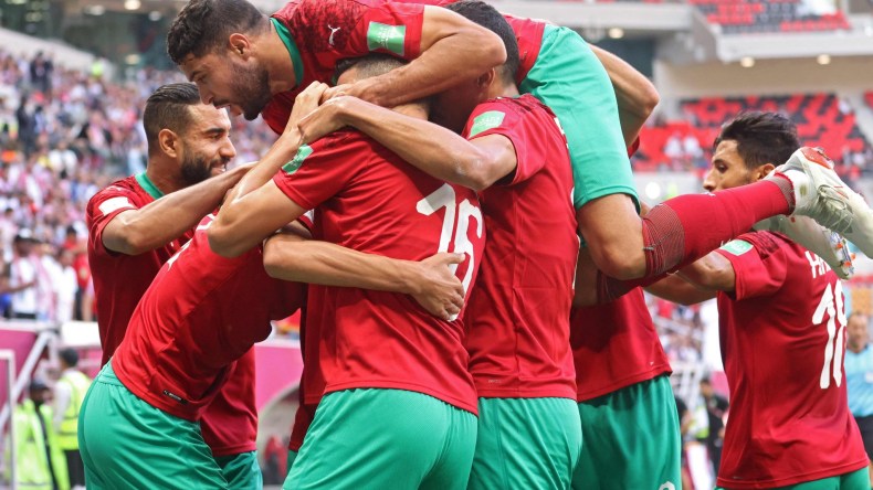 المغرب يواصل عروضه القوية ويتأهل إلى ربع النهائي