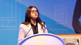 مذيع عربي يرد على البرلمانية المغربية صاحبة منشور “خاوة خاوة مع إسرائيل”