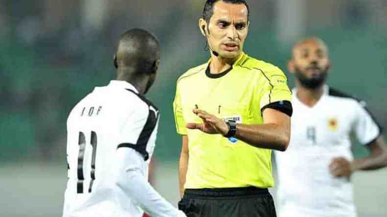 5 حكام جزائريين يشاركون في كان 2022 بالكاميرون