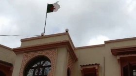 قنصلية الجزائر العامة بطرابلس تعود للعمل (فيديو)