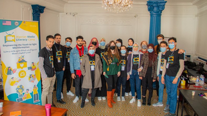 سفارة الولايات المتحدة تكون صانعي محتوى جزائريين حول الأخبار الزائفة