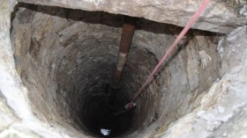 بالصور.. انقاذ كهل علق داخل بئر بعمق 35 مترا