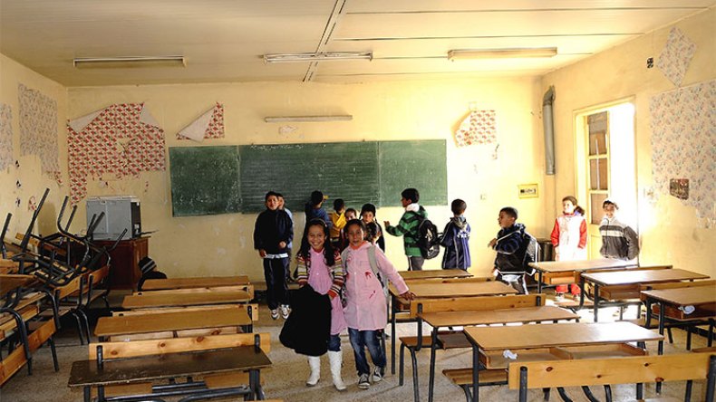 مديرون يطالبون بتعليق الدراسة بحجة إصابات كورونا