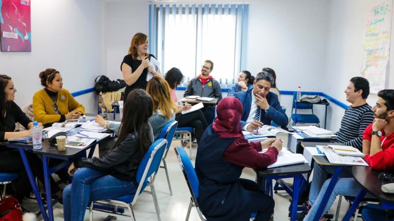 السفارة الأمريكية بالجزائر تعلن استعدادها لدعم نوادي تعلم اللغة الإنجليزية